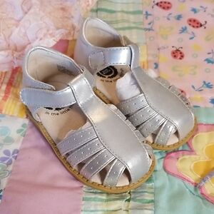 Livie & Luca Shiny Silver Metallic Kids Sandals Size 6 NWOB Closed Heel & Toe